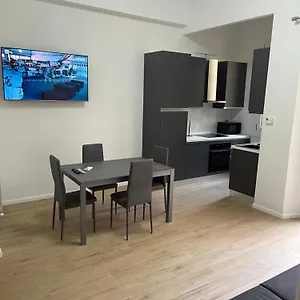https://ampio-bilocale-zona-navigli.italymilanhotels.net